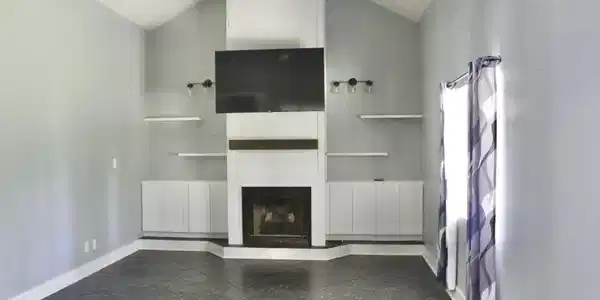 Image 4: Living Room