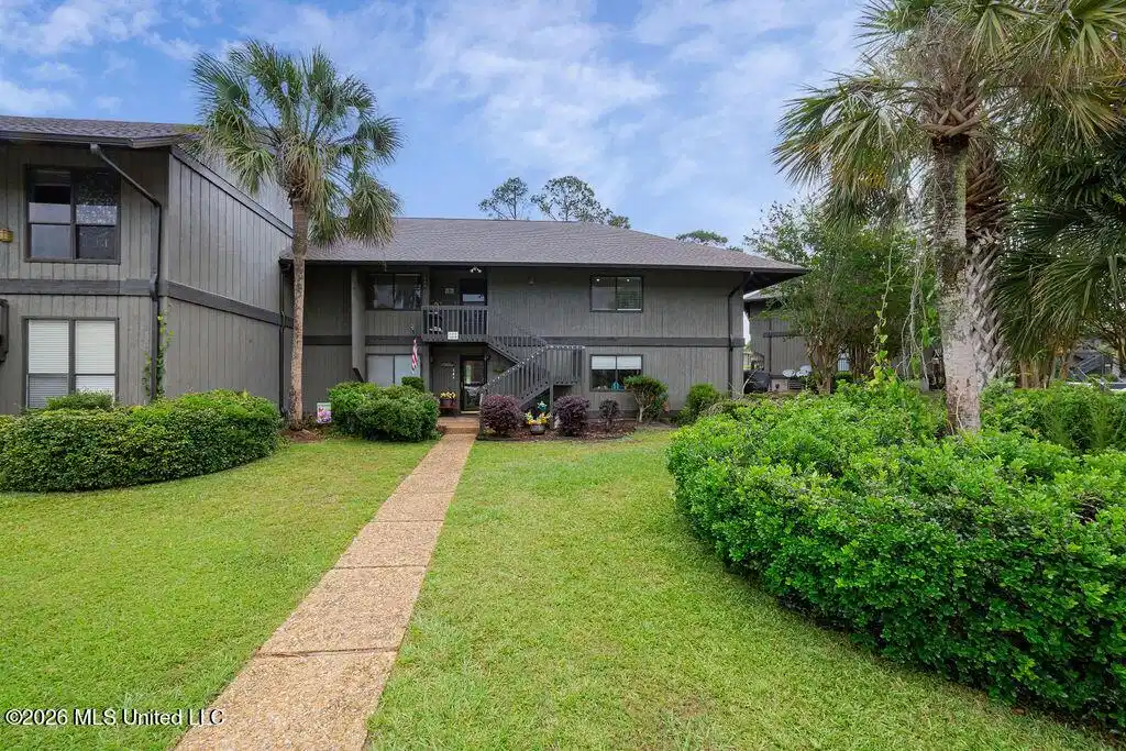 Image 1: 248M Lanai Village