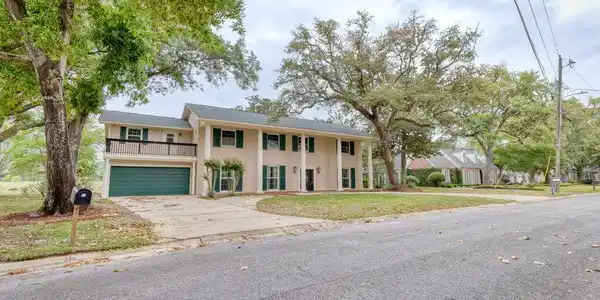 8 Mockingbird Lane