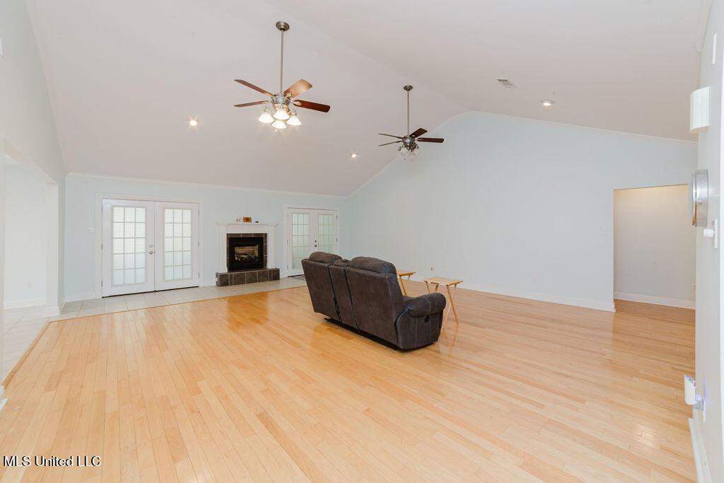 Image 3: Living Room