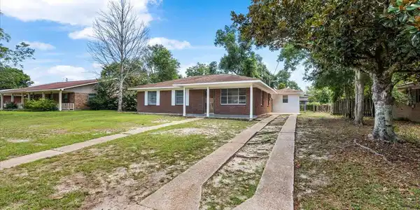 2512 Demaret Drive