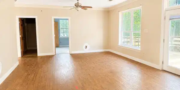 Image 4: Living Area