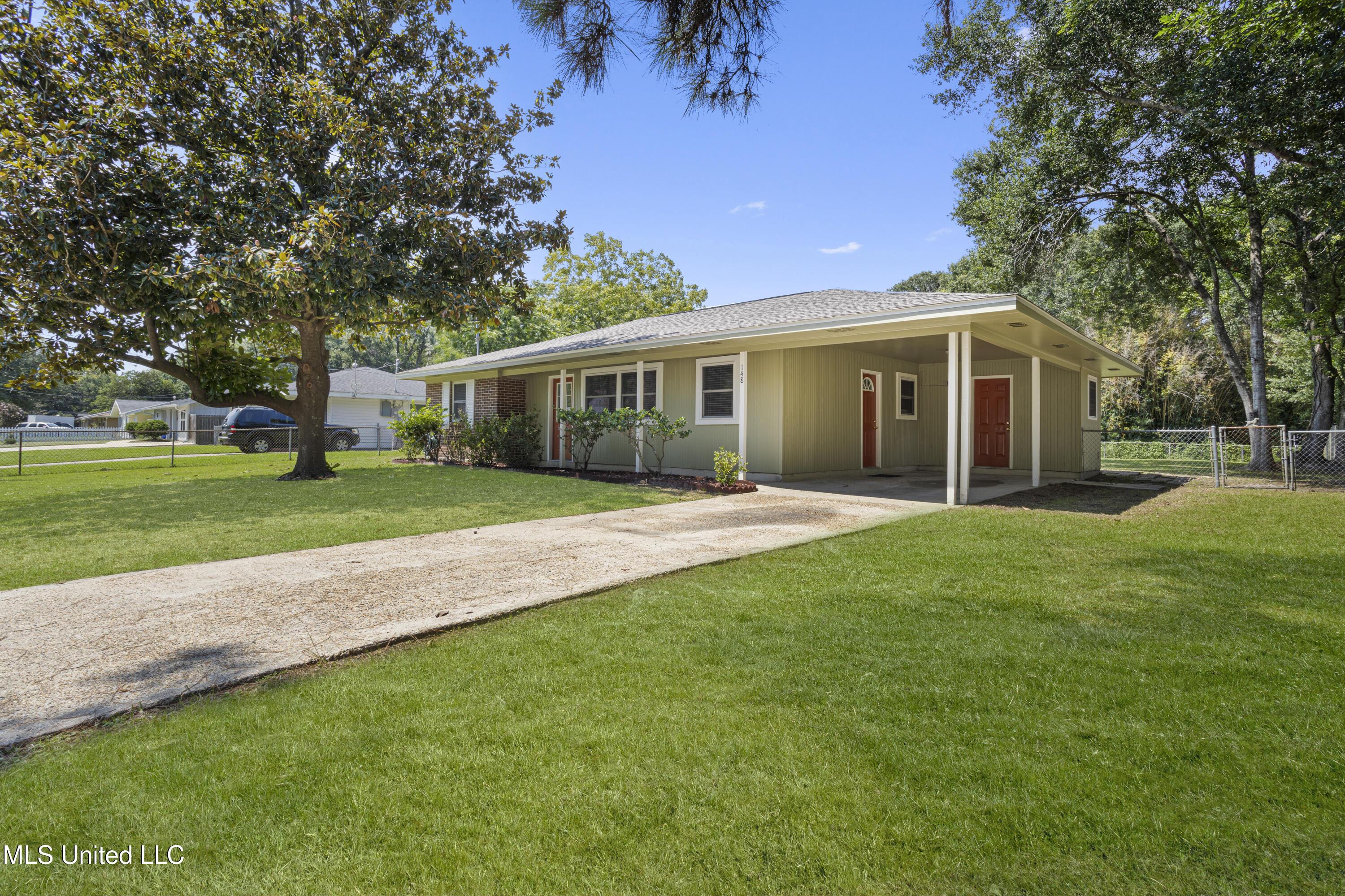 Image 2: Carport