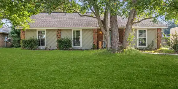 6942 Pinehurst Drive