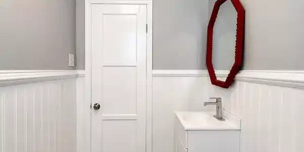 Image 3: Bathroom
