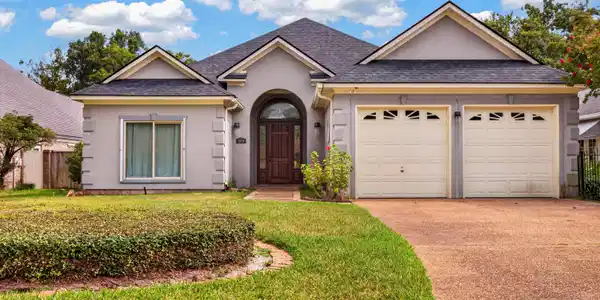 2579 Rue Palafox