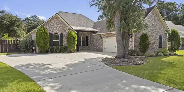 106 W Park Drive