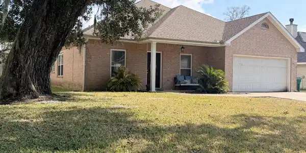 2308 Rue Beaux Chenes