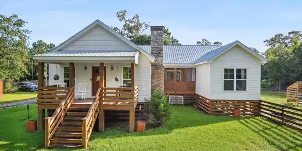 1208 Irvin Favre Road
