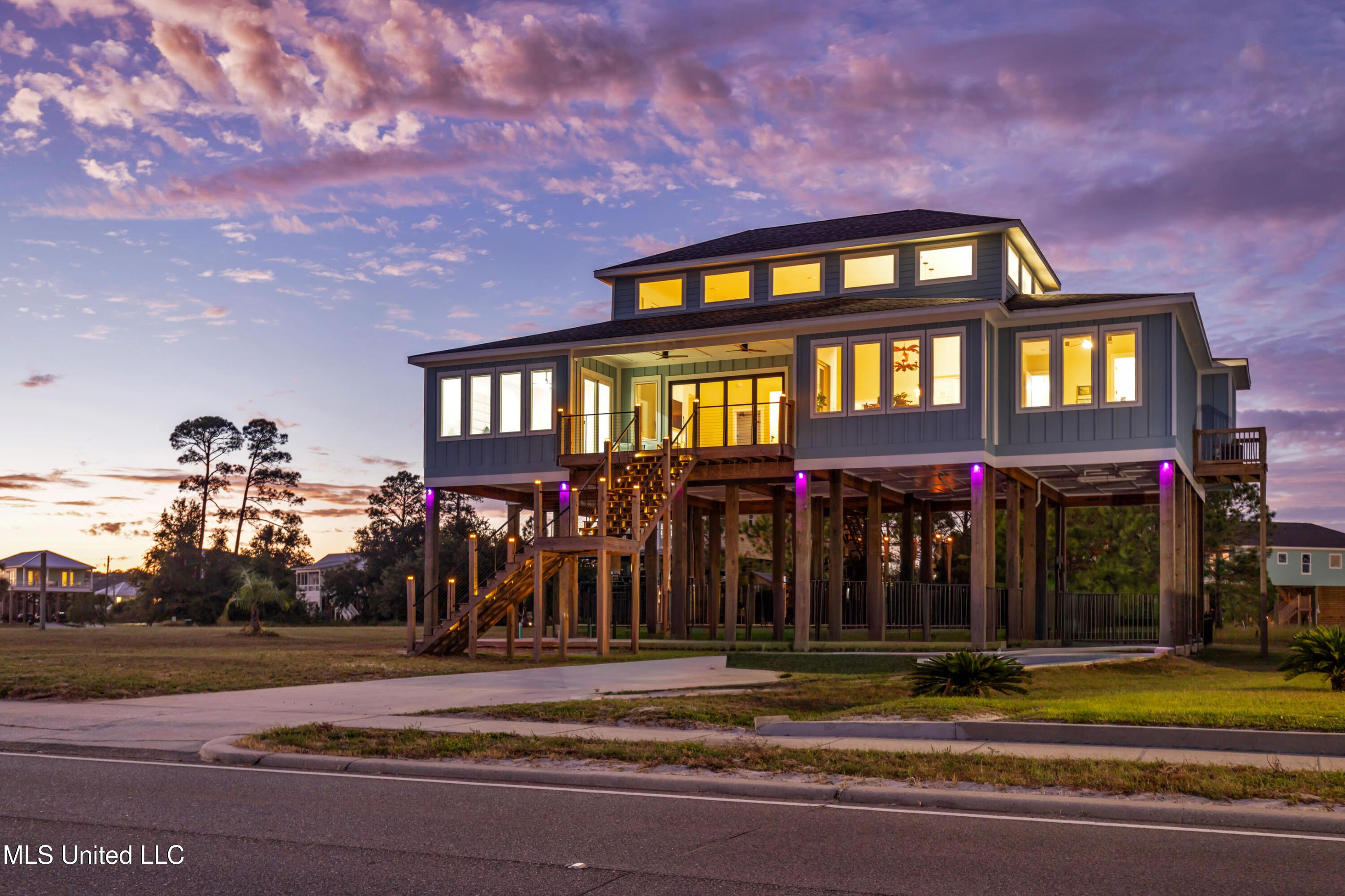 Image 2: 790W.BeachBlvd