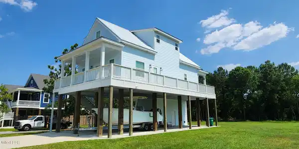 401 Robert Street