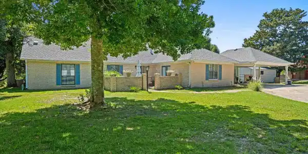 1509 Oak Leaf Circle