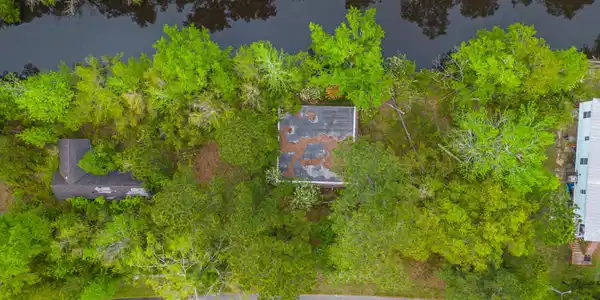Image 2: 11308 Lake Dr.
