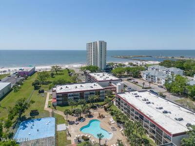 2046 Beach Blvd