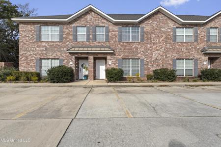 103 Armand Oaks