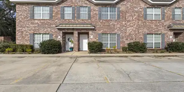 103 Armand Oaks