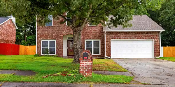Image 2: 847EllingtonDr.-1