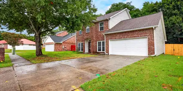 Image 3: 847EllingtonDr.-3