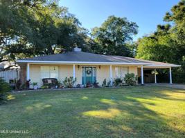 371 Lakeview Drive