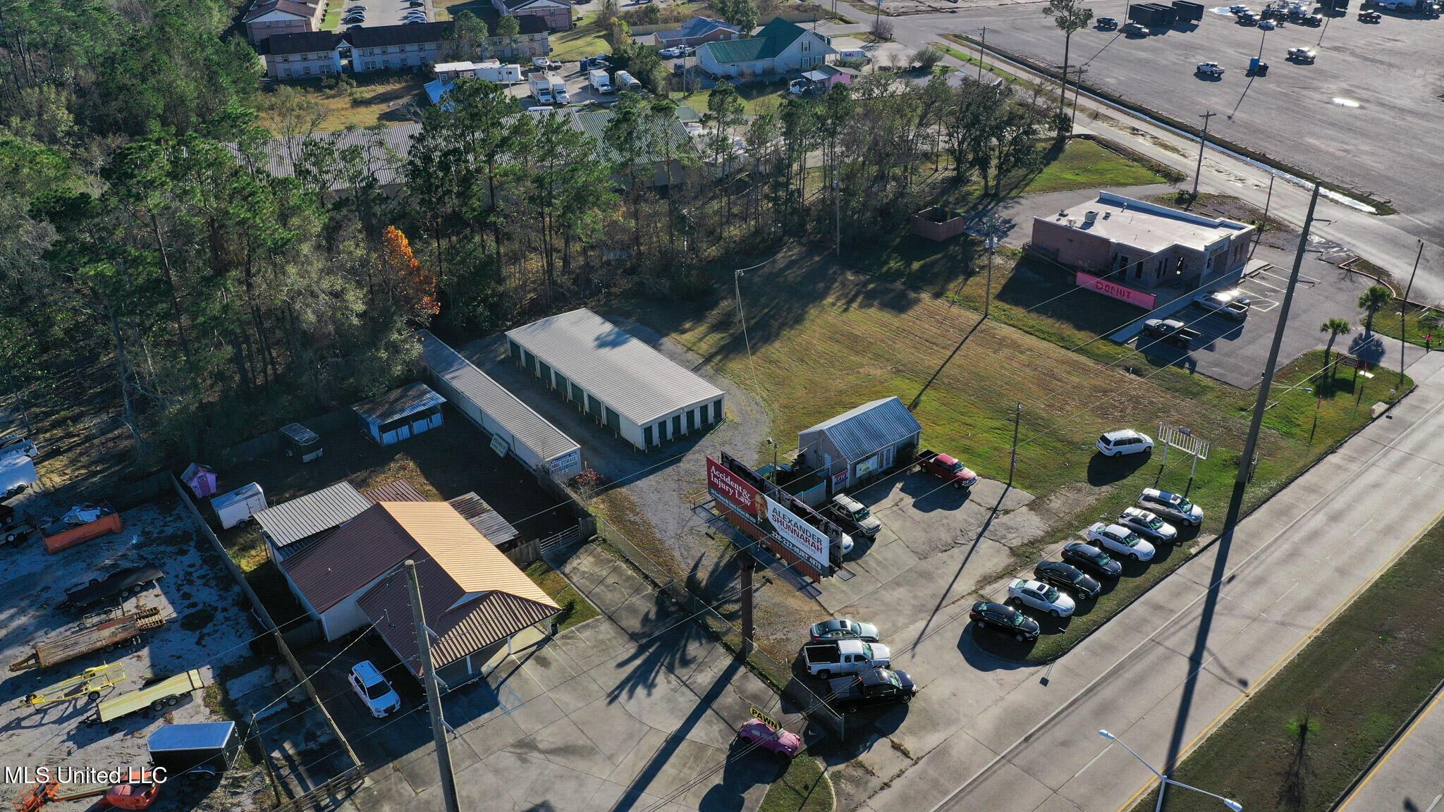 Image 4: 623 HWY 90-3