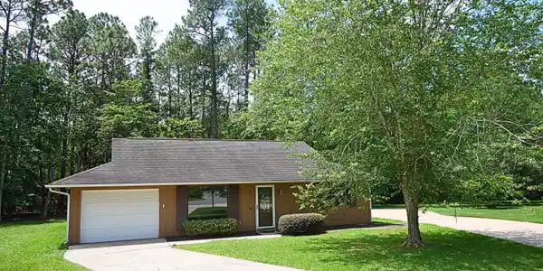 4 Live Oak Court