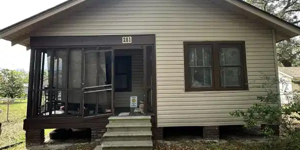281 Strangi Avenue