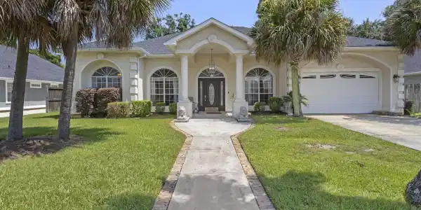 2303 Rue Maison