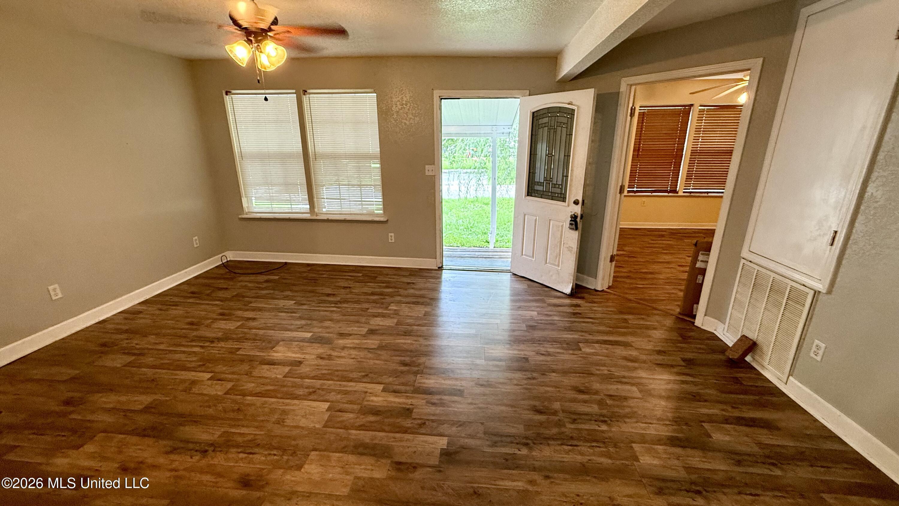 Image 2: Living room