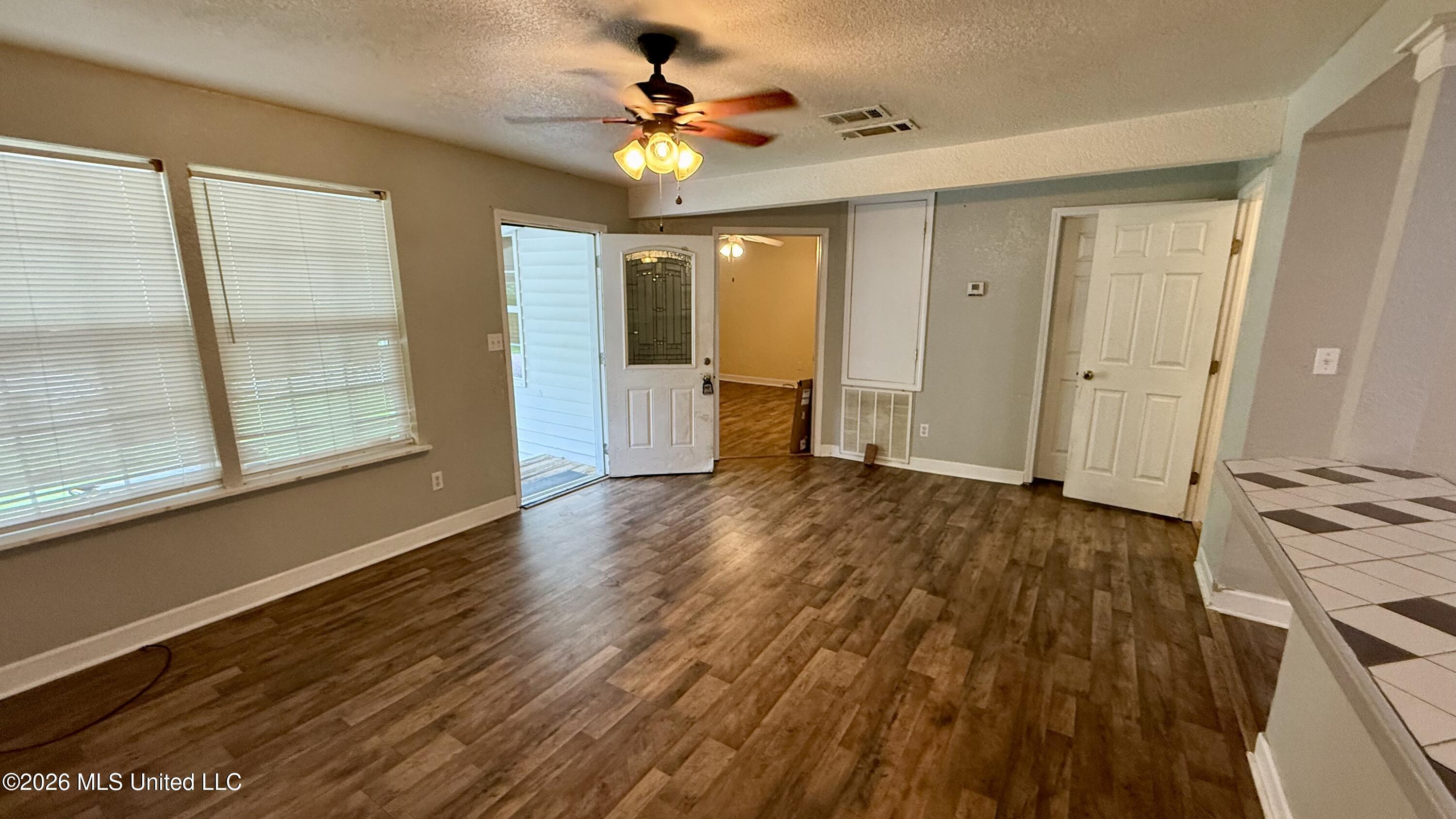 Image 3: living room