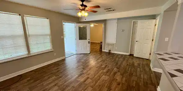 Image 3: living room