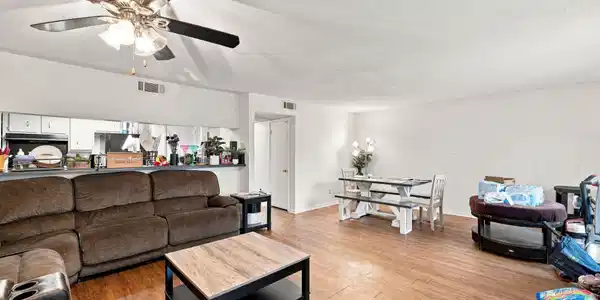 Image 4: 4-web-or-mls-KYLE6444
