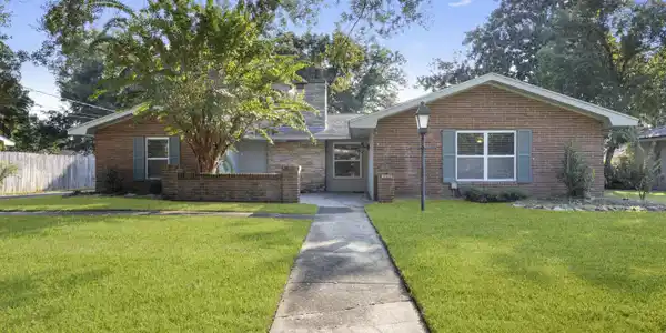 1220 Wellington Lane