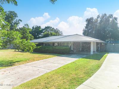225 Lynwood Circle