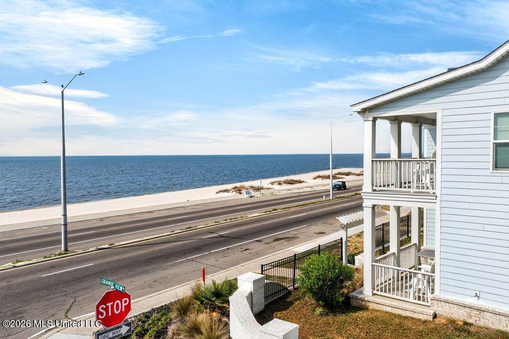 Image 3: 2508BeachBlvd-5