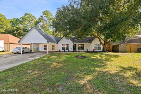 7016 Red Bud Lane