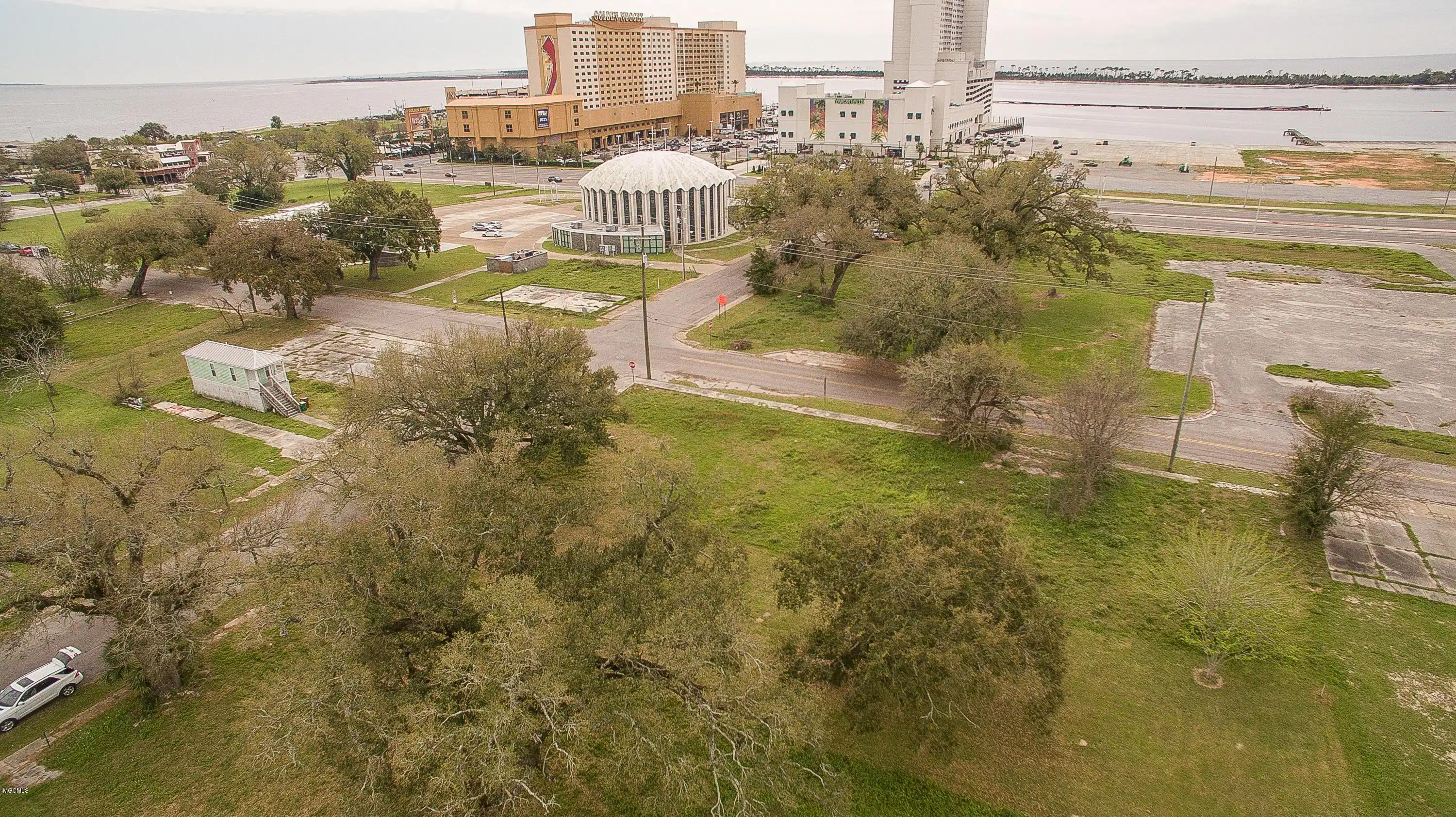 Image 1: Proximity to Margaritaville Resort