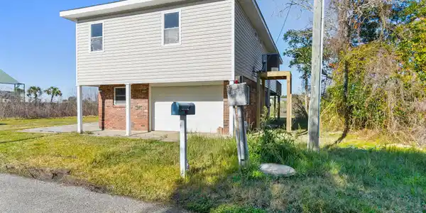 2222 Mole Drive