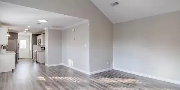 Image 3: Living room