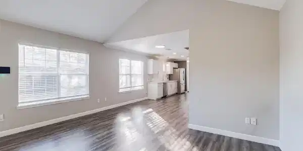 Image 4: Living room