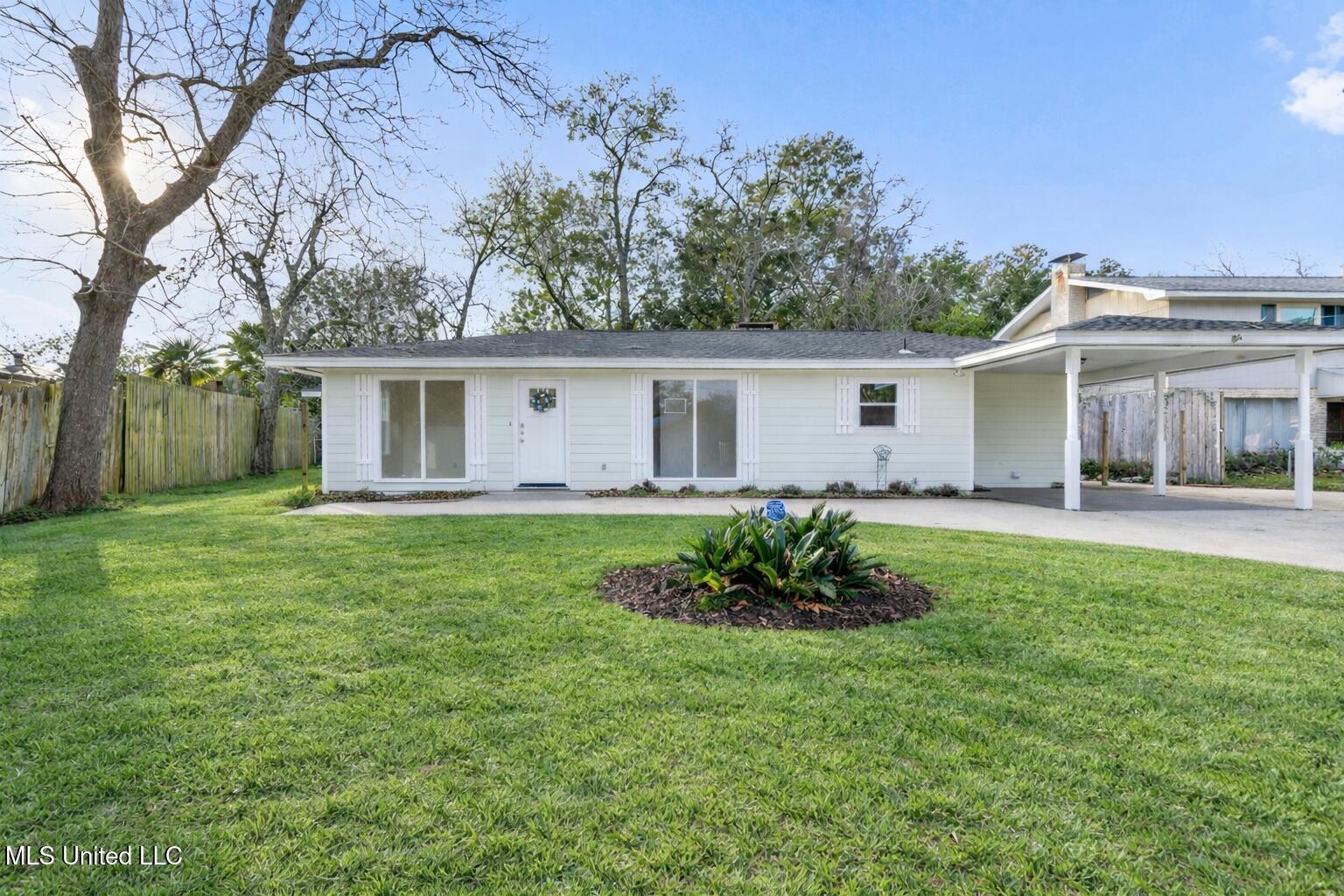 Image 1: FE8BDD8D-E2CE-4D68-BF27-0BB215EBEB2C