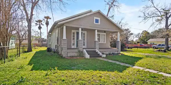 438 Ballentine Street