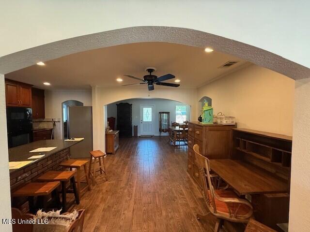 Image 4: Kitchen