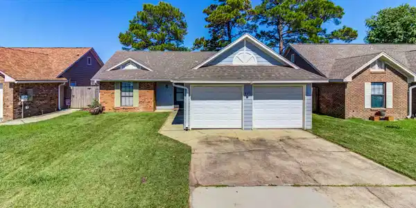 883 Laurelwood Drive