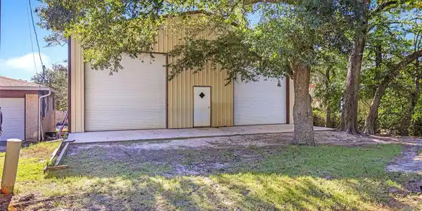 Image 3: 1600 sq ft Steel Bldg