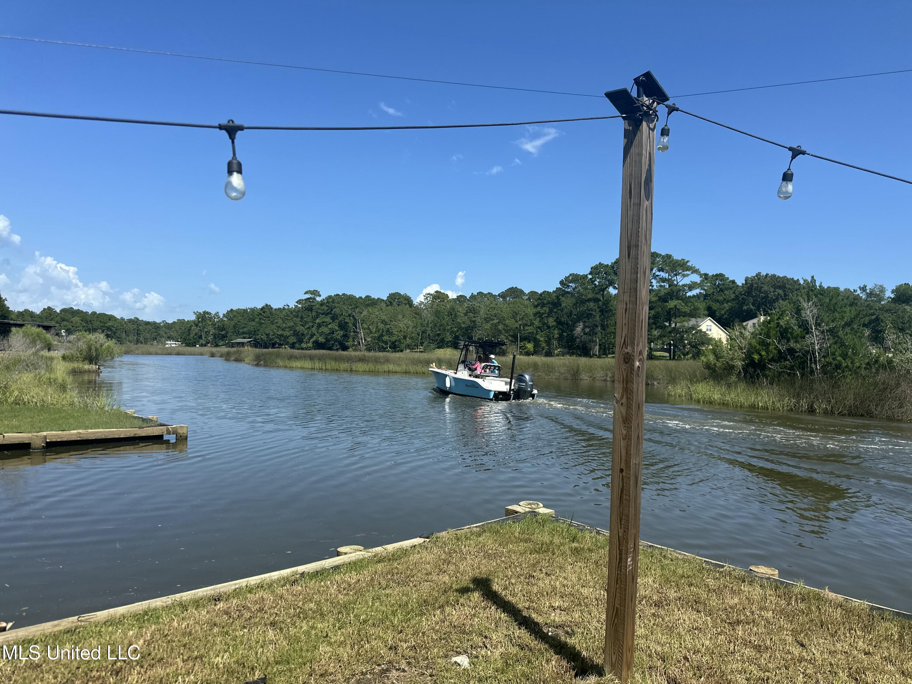 Image 4: Deep waterfront - ~300'