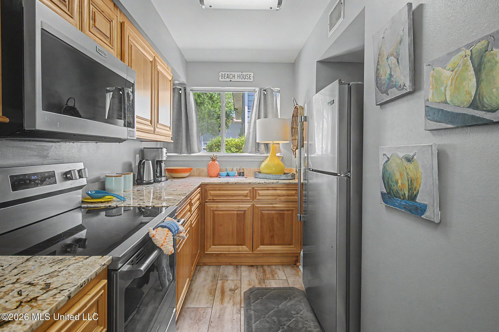 Image 4: 1664 Beach Blvd 100 Kitchen
