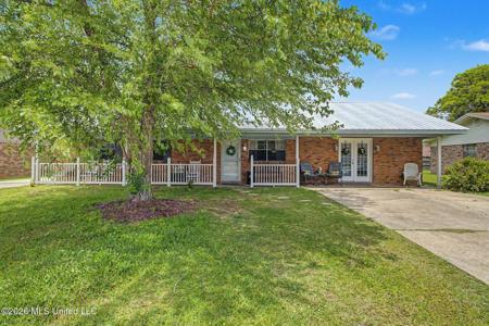 835 Lakewood Place