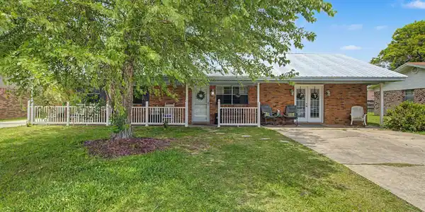 835 Lakewood Place