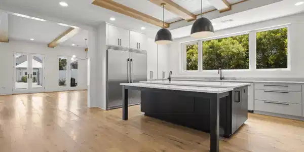 Image 3: Large Kitchen Island