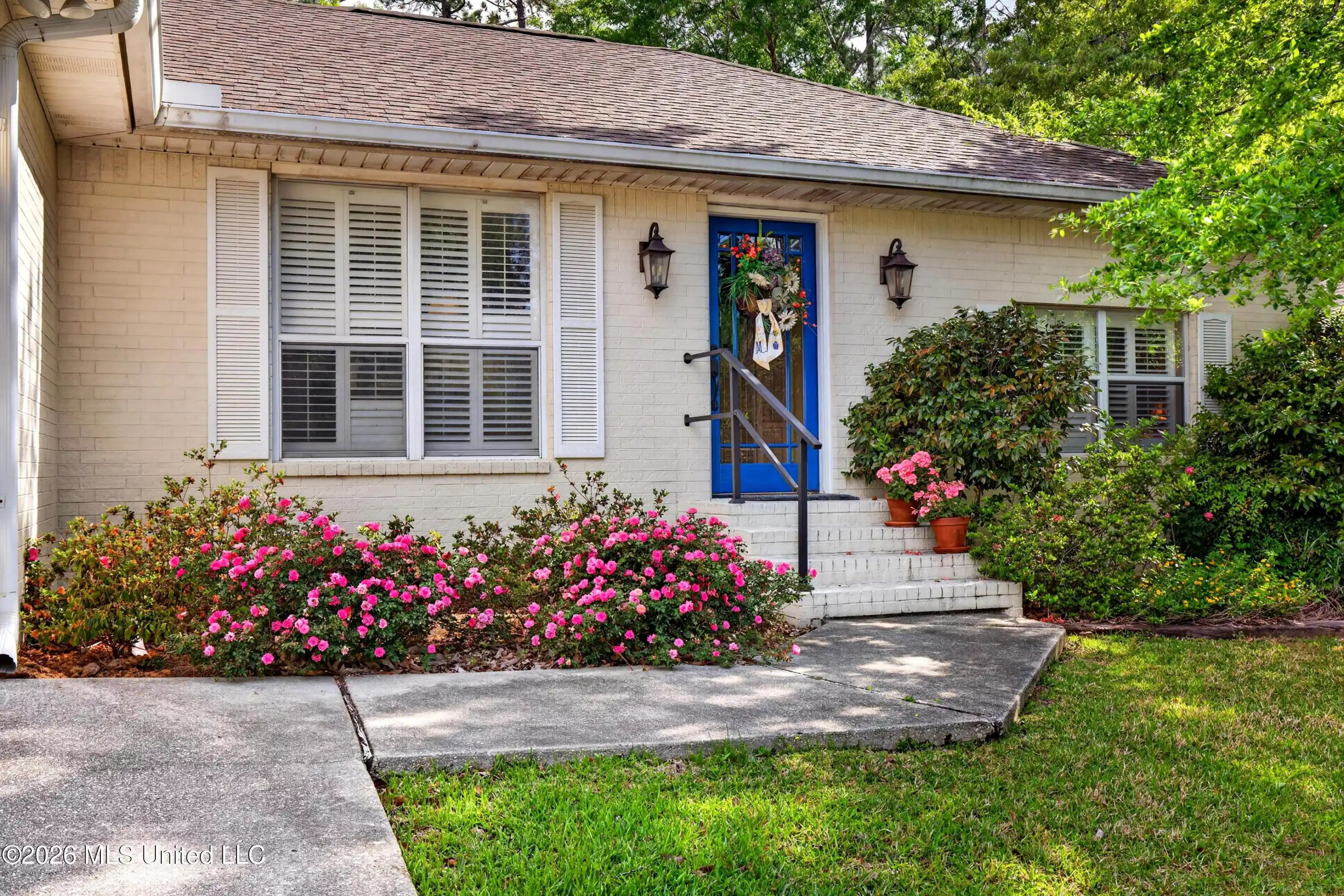 Image 1: 89364DiamondheadDr.E.-5